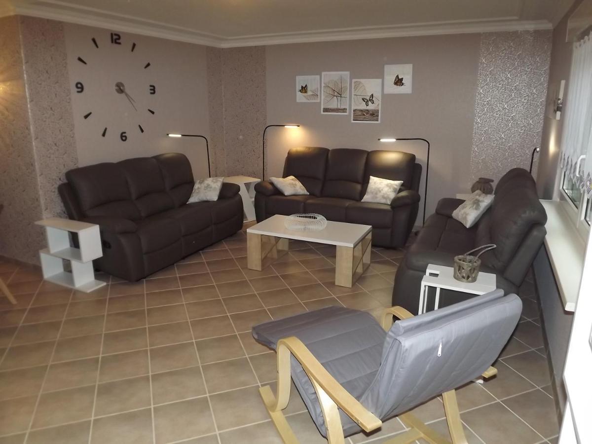 Grosszuegige Ferienwohnung Am Waldesrand Im Seenland Lauta Luaran gambar
