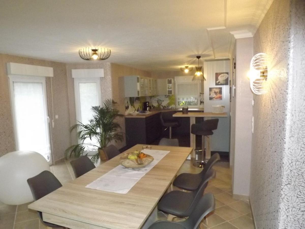 Grosszuegige Ferienwohnung Am Waldesrand Im Seenland Lauta Luaran gambar