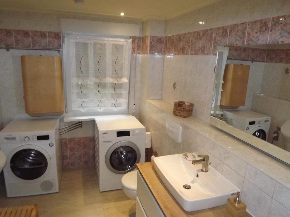 Grosszuegige Ferienwohnung Am Waldesrand Im Seenland Lauta Luaran gambar