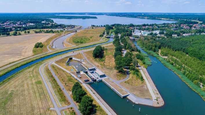 Grosszuegige Ferienwohnung Am Waldesrand Im Seenland Lauta Luaran gambar