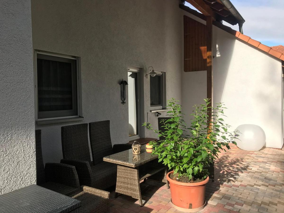 Grosszuegige Ferienwohnung Am Waldesrand Im Seenland Lauta Luaran gambar