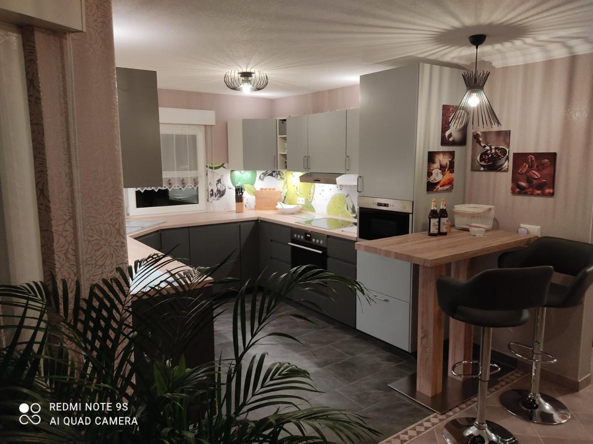 Grosszuegige Ferienwohnung Am Waldesrand Im Seenland Lauta Luaran gambar