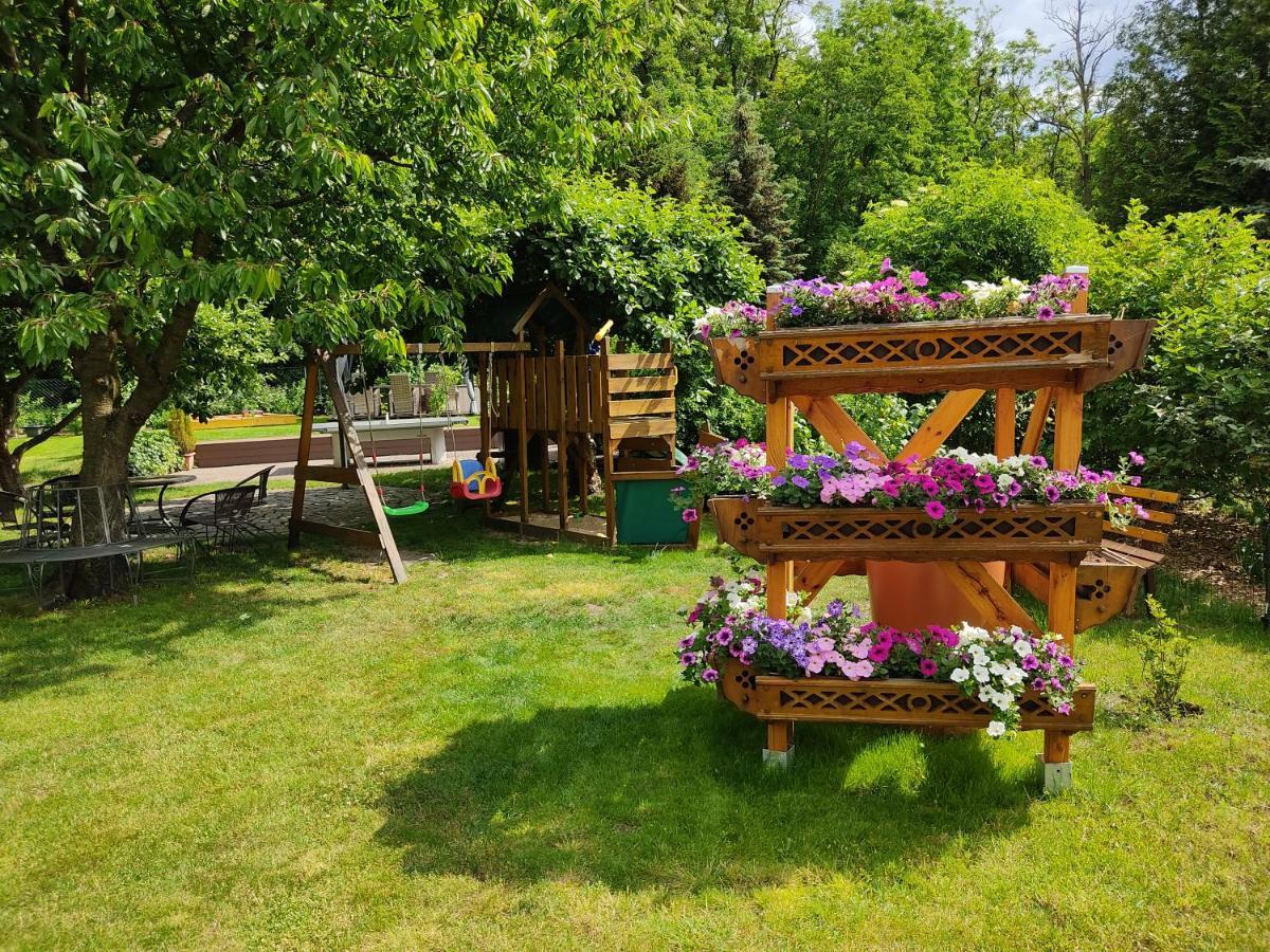 Grosszuegige Ferienwohnung Am Waldesrand Im Seenland Lauta Luaran gambar